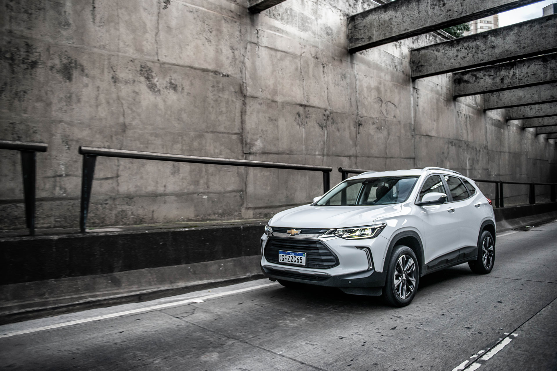 Tecnologias avançadas de segurança ganham escala com Chevrolet Onix e Tracker