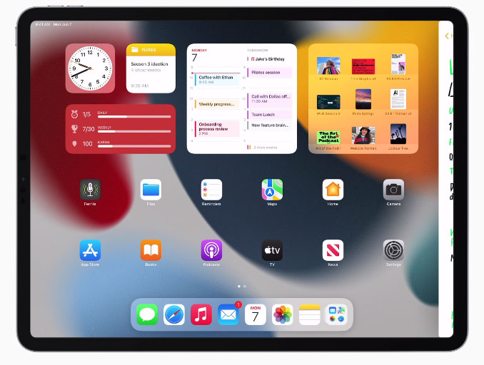 O iPadOS 15 apresenta uma experiência multitarefa mais intuitiva no iPad.