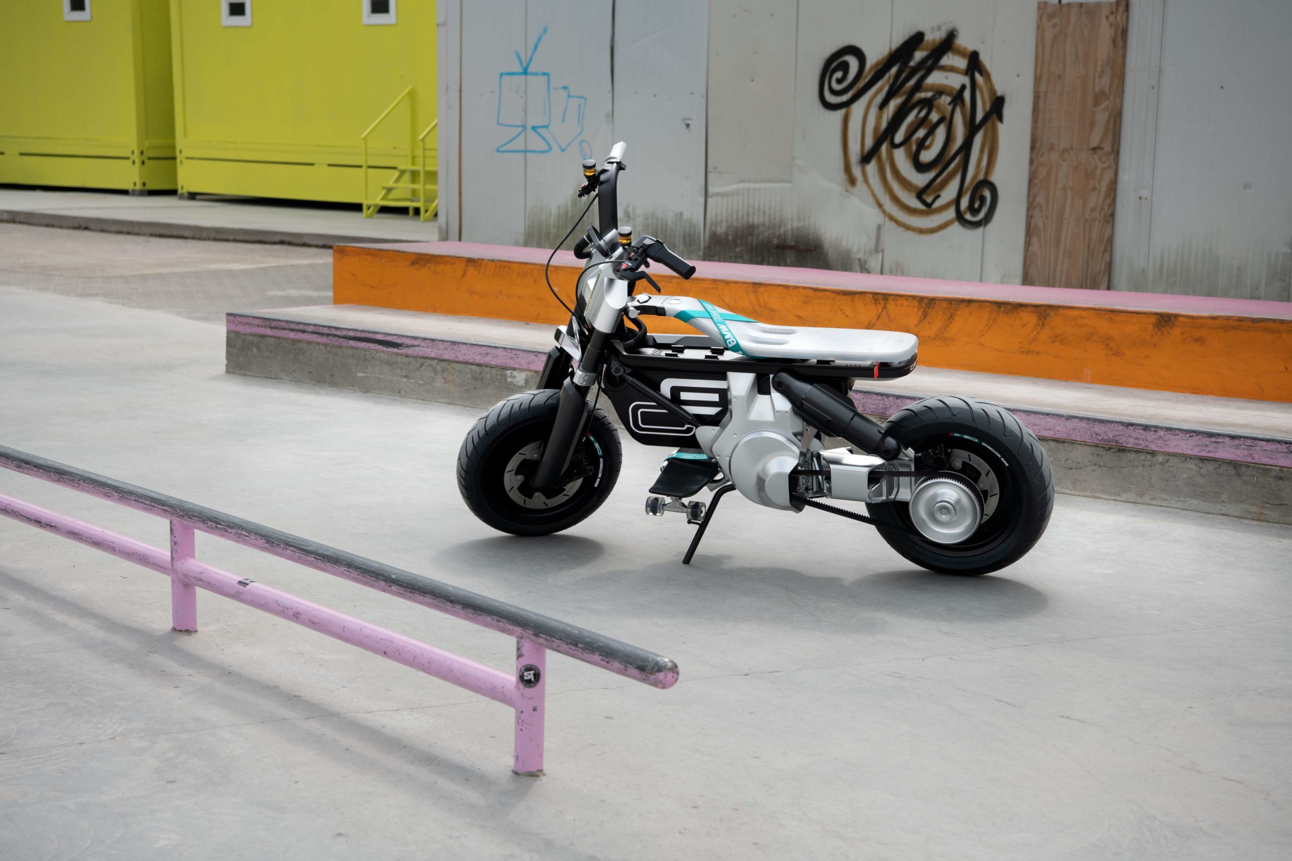 BMW Motorrad apresenta a Concept CE 02: a revolução da mobilidade urbana sobre duas rodas