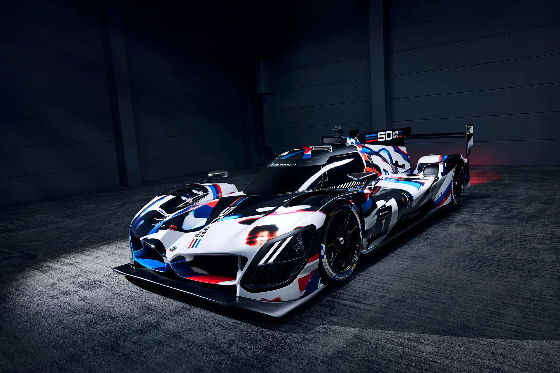BMW M Hybrid V8 – Novo design, novo nome e emocionante pintura de camuflagem com elementos tradicionais