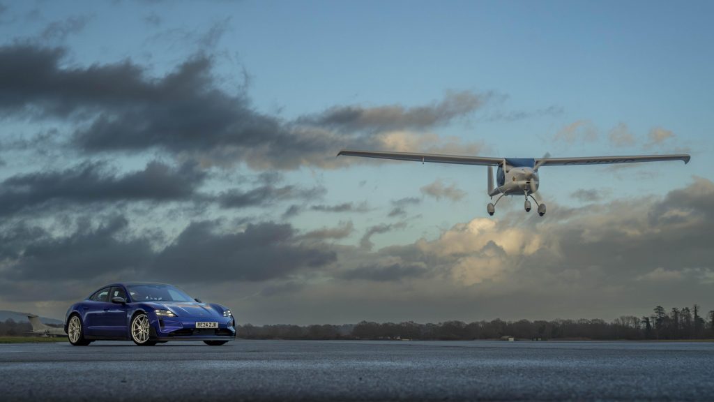 Porsche vs. Avião Elétrico