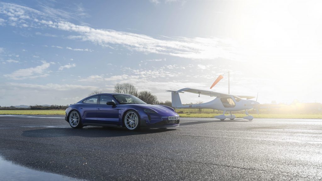Porsche vs. Avião Elétrico